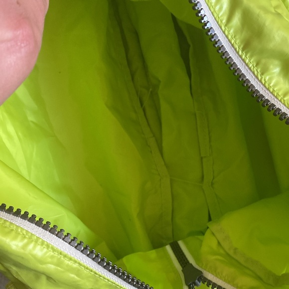 GAP Gym Bag! - Picture 4 of 8